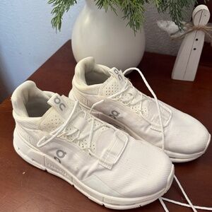 women’s oncloud super nova shoes size 7.5